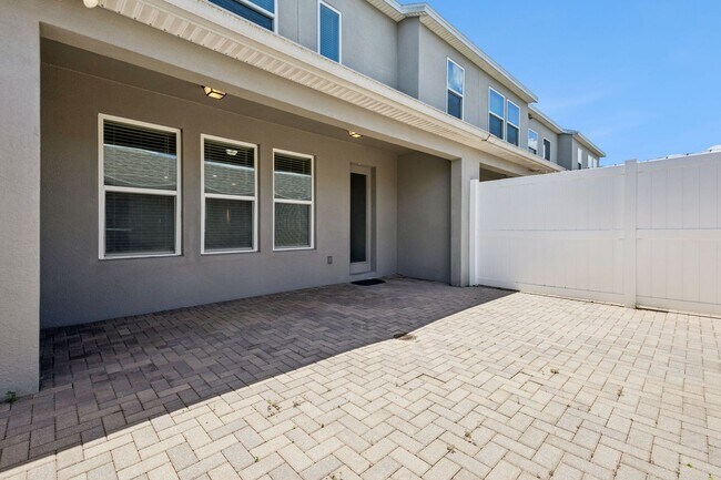Building Photo - 3/2.5/2 Townhome in SummerLake