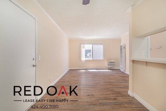 Building Photo - 15405 Vanowen St