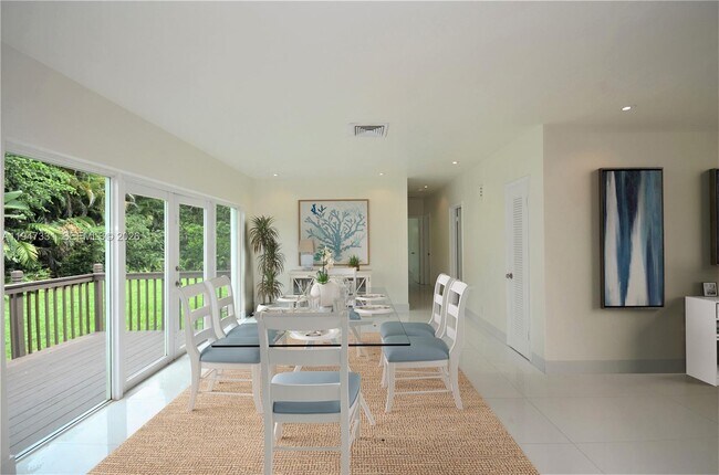 Building Photo - 1549 Catalonia Ave