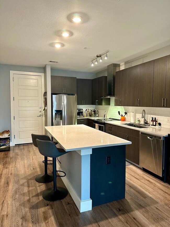 Building Photo - Beautiful Condo - North Burnet Road!