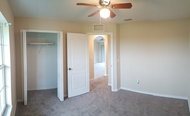 Building Photo - 429 Piper Ave