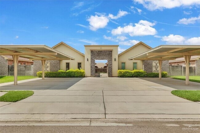 Building Photo - 13 Paola St