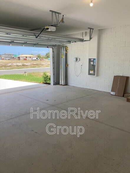 Building Photo - 7826 Gilchrist Spgs Dr