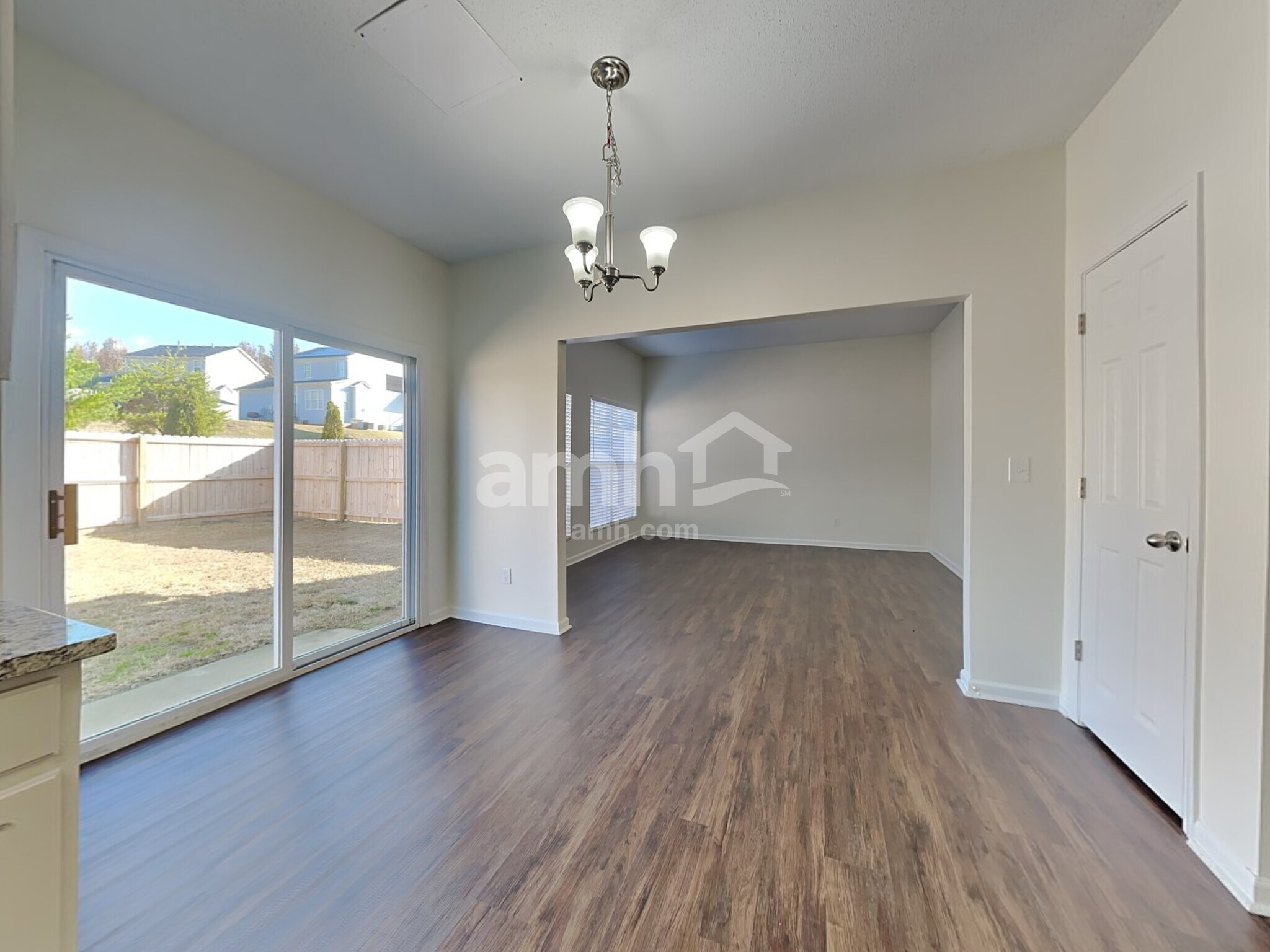 Building Photo - 215 Creekview Dr