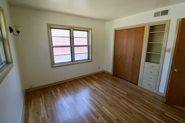 Building Photo - 105 E Xavier-