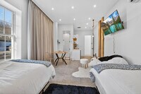 Building Photo - 443 Clove Rd