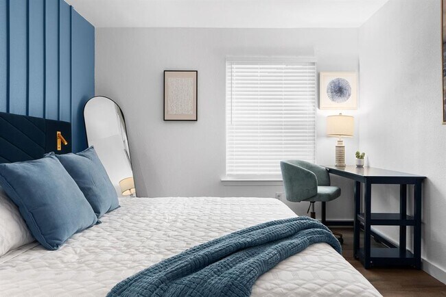 Building Photo - 1315 Southport Dr