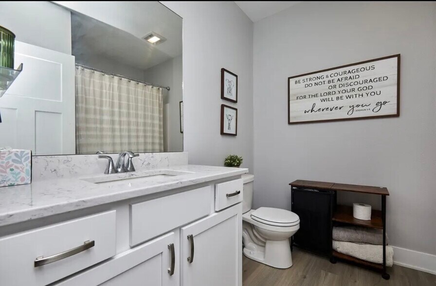 Building Photo - 2700 Yordi Dr