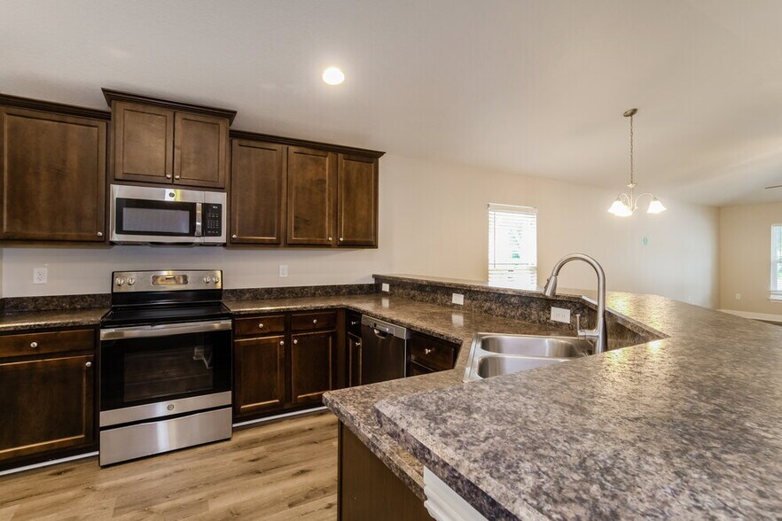 Building Photo - 1004 Kellogg Dr