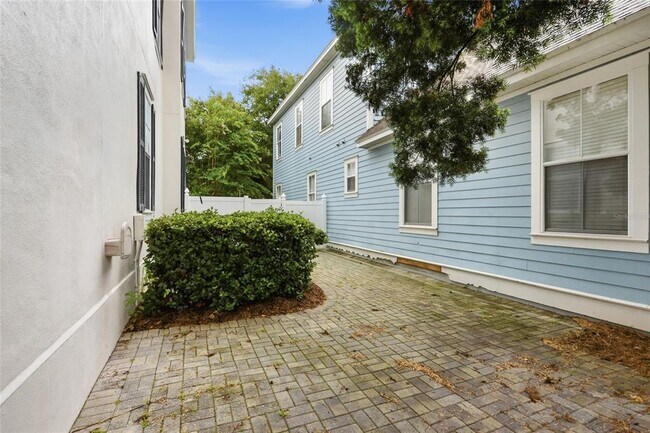 Building Photo - 912 Waterside Dr