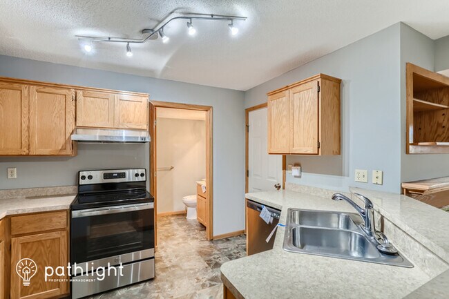 Building Photo - 1606 Geske Rd, Chaska, MN, 55318