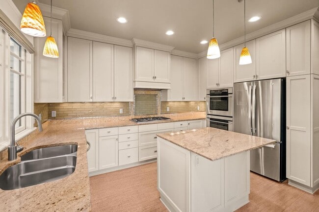 Building Photo - Elegant Grant Park Craftsman with Wine Cel...