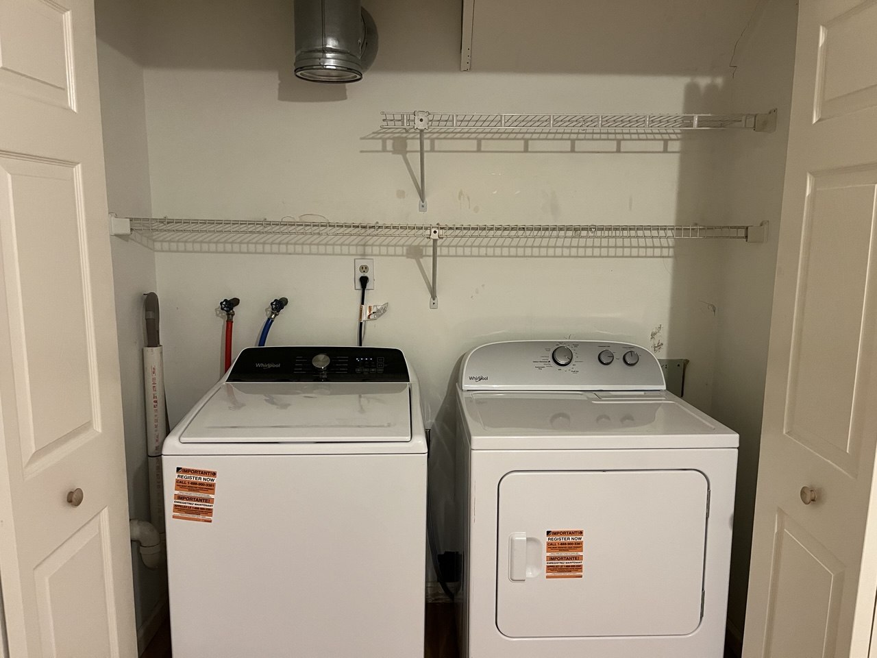 Building Photo - 565 Quaker Ln