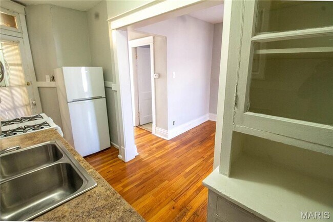 Building Photo - 2852 Shenandoah Ave