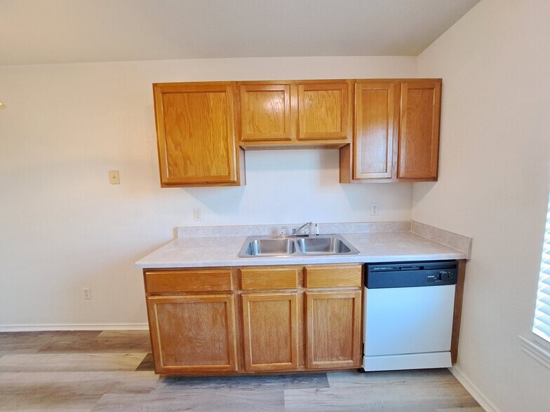 Building Photo - 5706 Greengate Dr