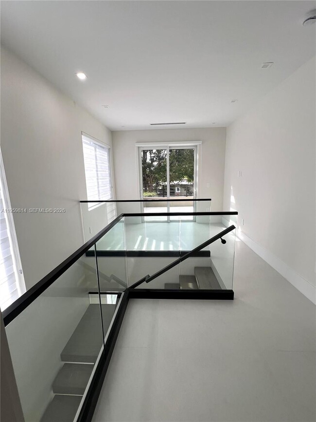 Building Photo - 7850 SW 67th Ave