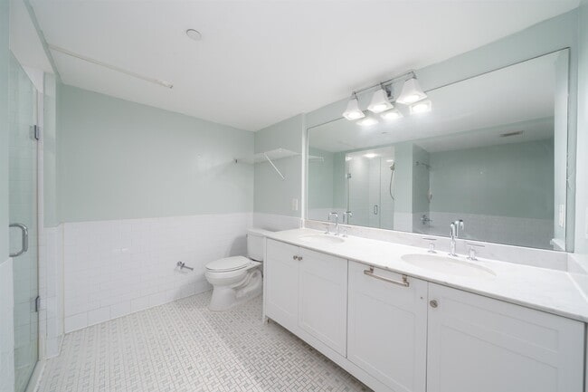 Building Photo - 700 Grove St