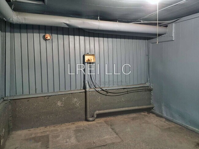 Building Photo - 210 N 38th St