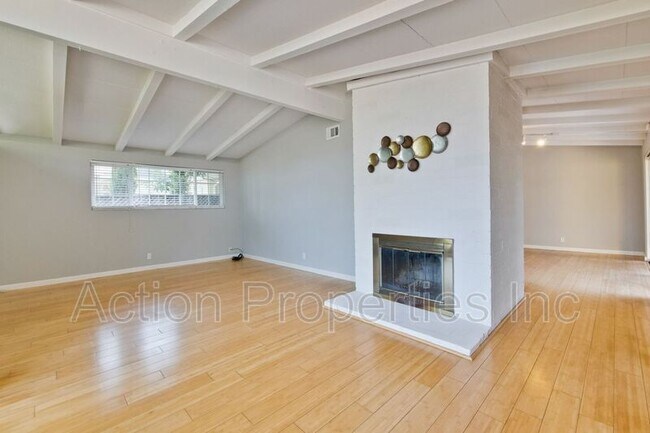 Building Photo - 18850 Newsom Ave