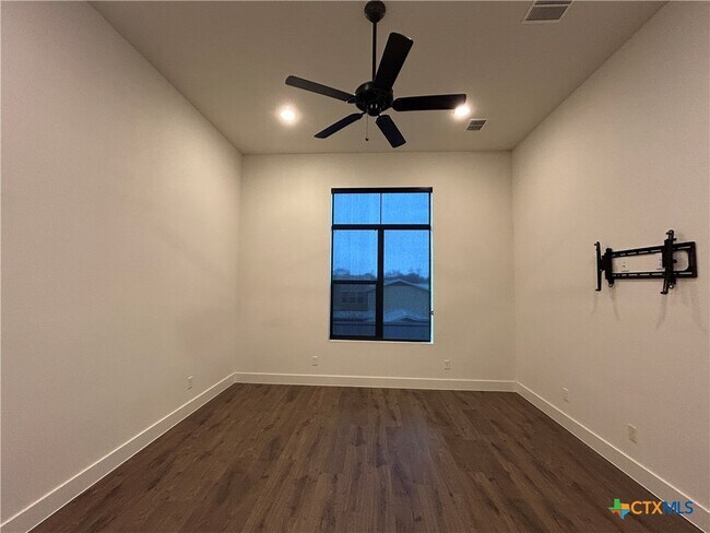 Building Photo - 1269 N Academy Ave