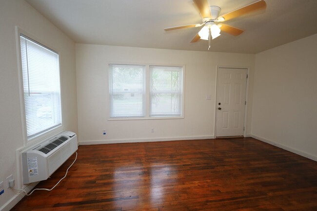 Building Photo - 1705 Clover Dr