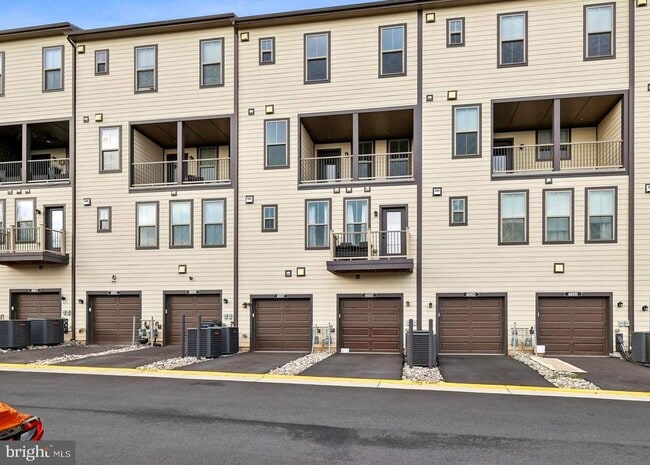 Building Photo - 46007 Woodpecker Sq