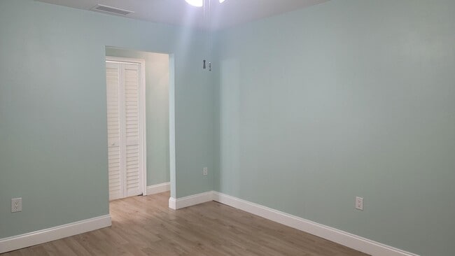 Building Photo - 2590 NW 98th Ave