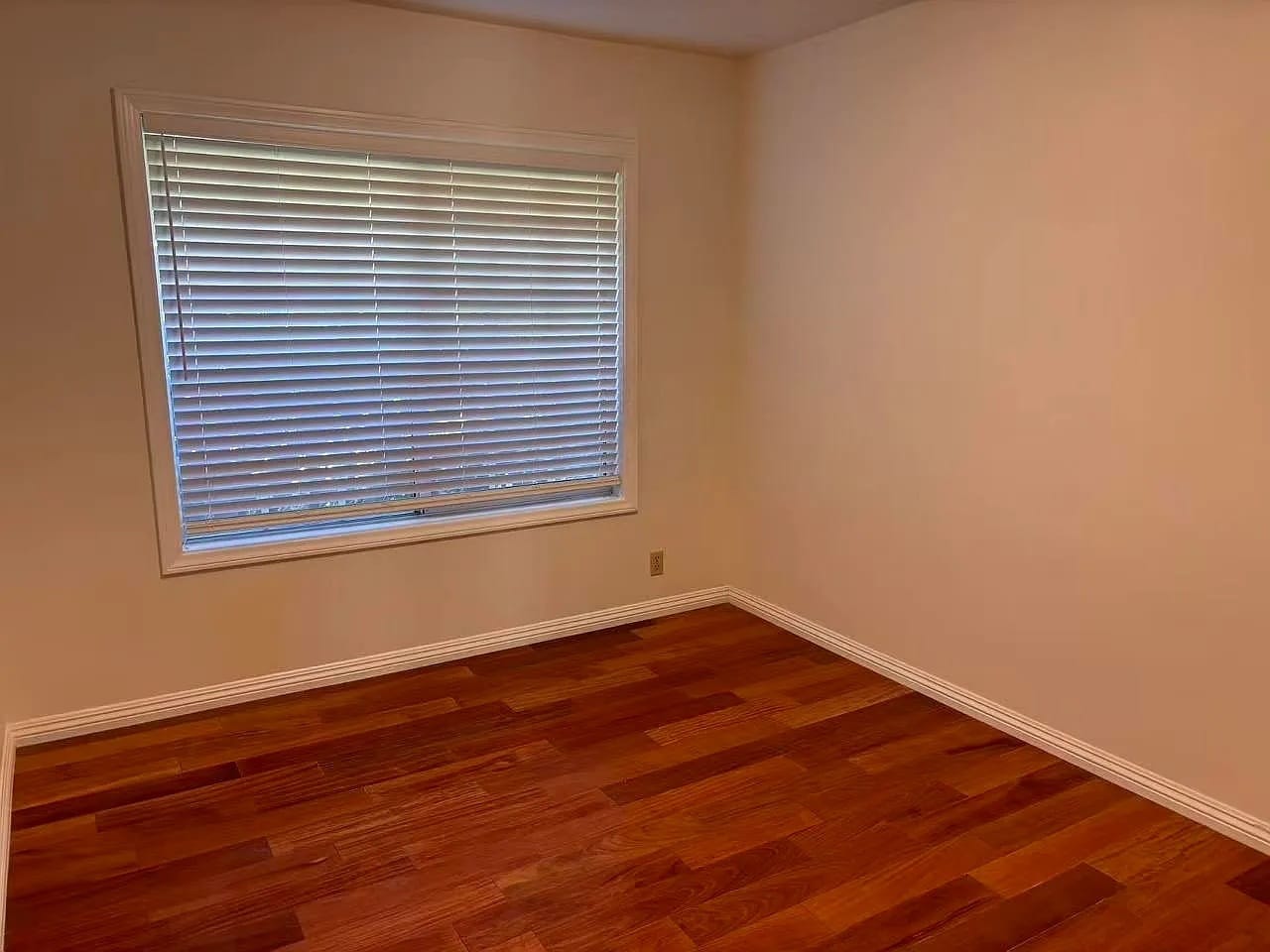 Building Photo - 848 E Northridge Ave