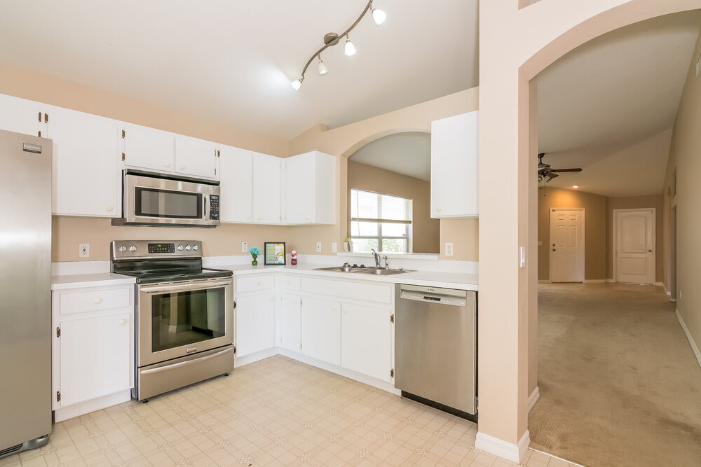 Building Photo - 1120 Lake Shore Ranch Dr