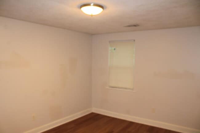 Building Photo - Midtown Rental 2 Bed 1 Bath
