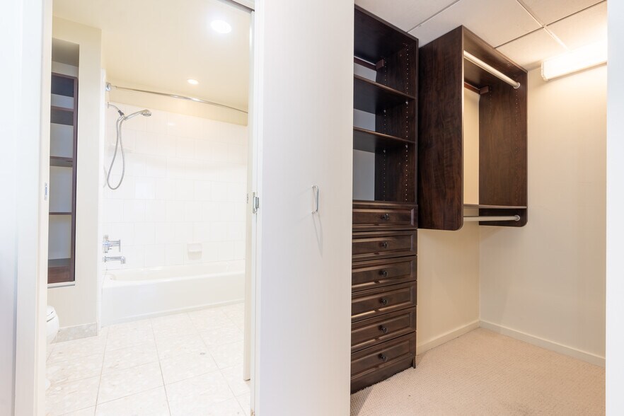 Building Photo - 321 10th Ave