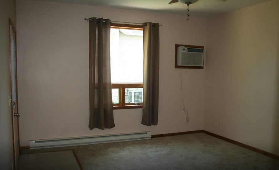 Living room - 421 E Sanborn St