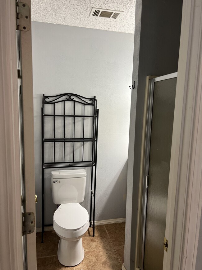 Building Photo - 539 Elm Ct