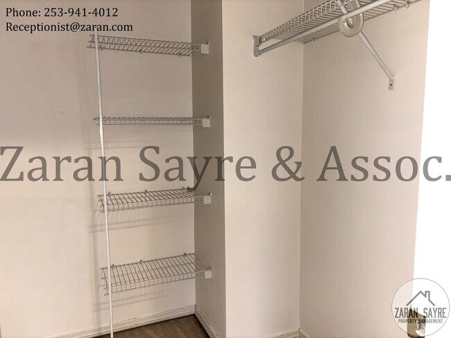 Building Photo - 178- Great 3 Bedroom Townhouse Condo in Milton!