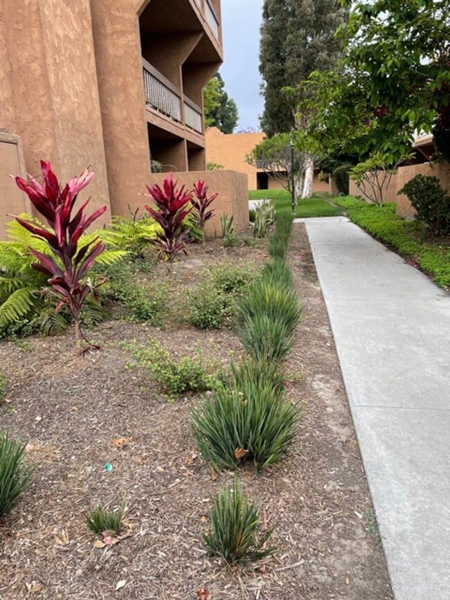 Building Photo - 6600 Warner Ave