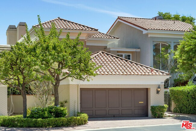 Primary Photo - 2205 Canyonback Rd