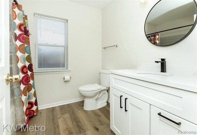 Building Photo - 2116 Garfield St