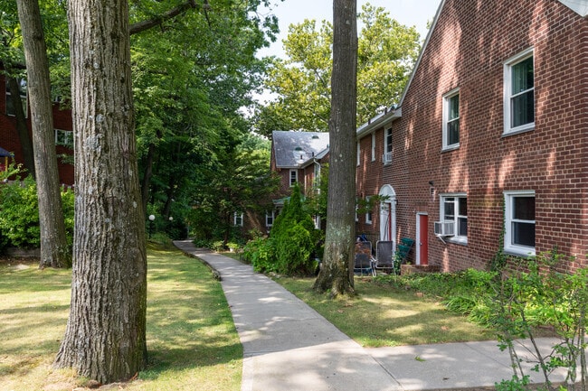 Building Photo - Dogwood Close Townhomes