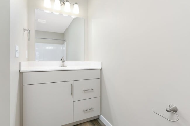 Building Photo - Like New, for RENT 3bd 3ba 2 car attached garage END UNIT available June 01