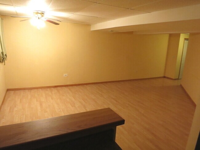 Building Photo - 2039 Tamahawk Ln