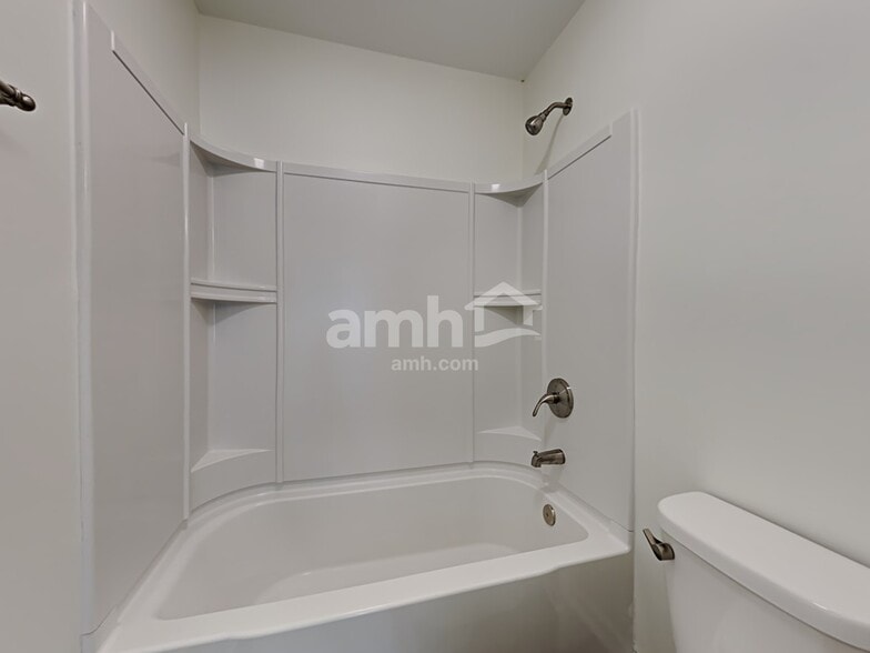 Building Photo - 351 Shady Glen