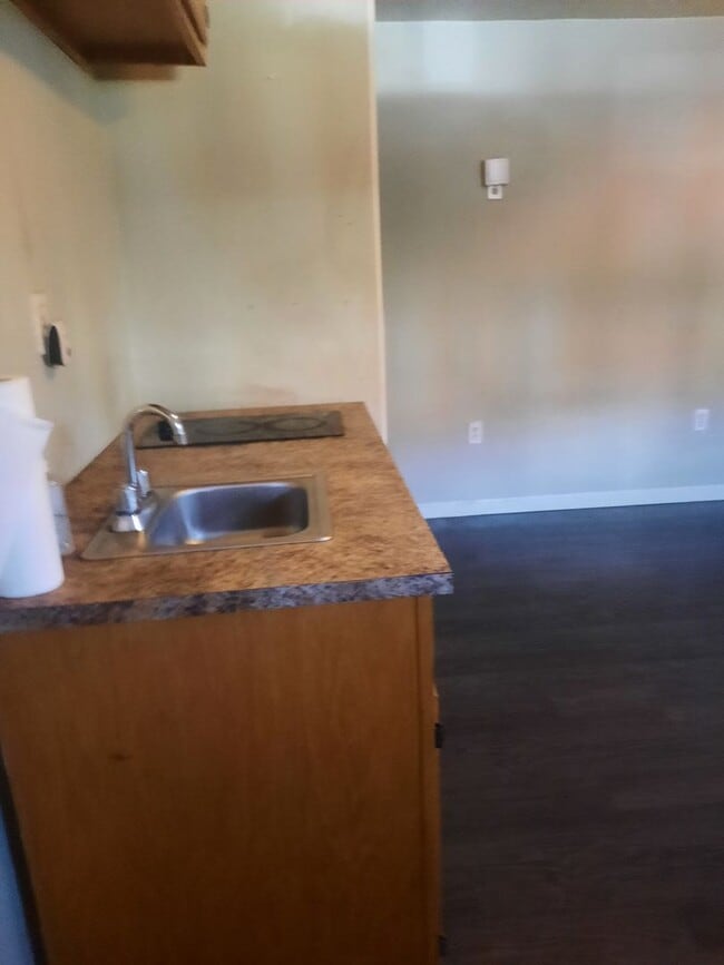Building Photo - Studio apt for rent