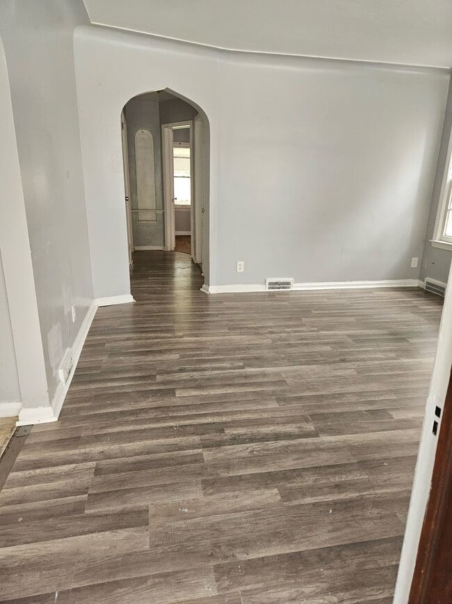 Building Photo - 10848 Lakepointe St