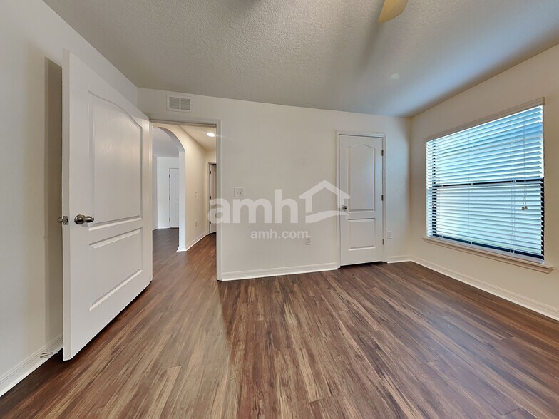 Building Photo - 1741 Chatham Grn