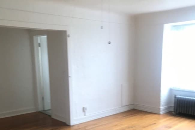 Building Photo - Monroe Manor