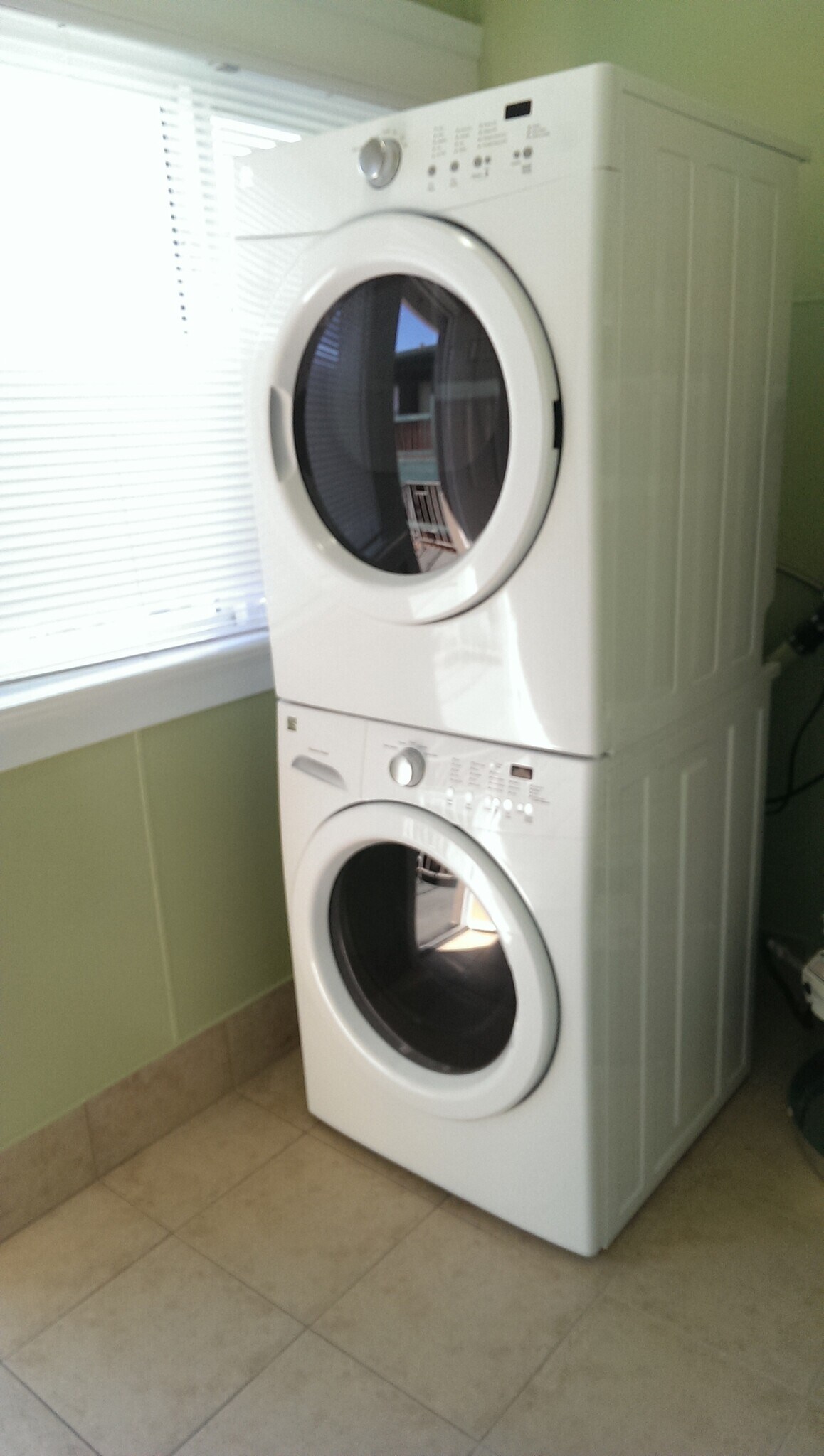 Building Photo - 915 Grand Ave