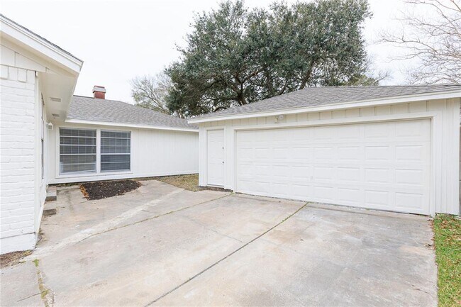 Building Photo - 3206 Cherry Creek Dr