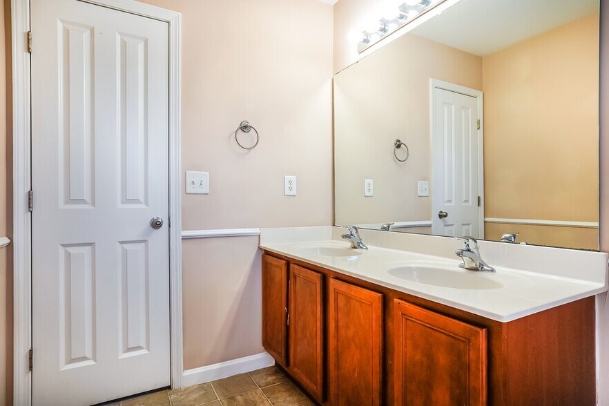 Building Photo - 4315 Offshore Dr