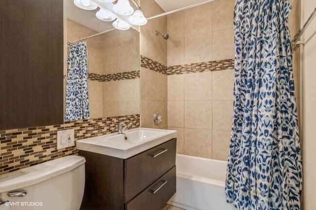 Building Photo - 1706 N Kimball Ave