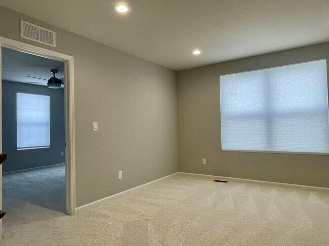 Building Photo - 2835 Dillon Dr